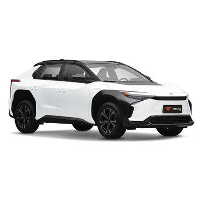 Προσωπικό ηλεκτρικό SUV Toyota Bz4X με μεγάλη χωρητικότητα και σε κόκκινο / μπλε