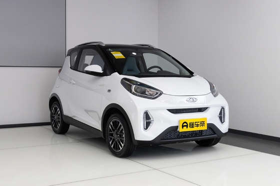 Κατασκευάζει το 2023 Cherry Little Ant Μίνι ηλεκτρικό αυτοκίνητο 3 θυρών με 4 καθίσματα σε κόκκινο / μπλε