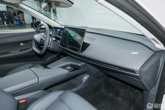 Ηλεκτρικά αυτοκίνητα 4X4 αριστερά Αυτο Changan Blue Sl03 Μεγάλο χώρο Ενήλικες Μέγιστη ισχύς 190kW