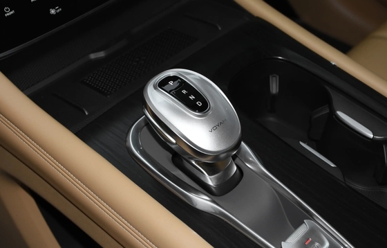Ηλεκτρικό αυτοκίνητο Chery Tiggo 8 Pro με σκούρο εσωτερικό χρώμα και μπροστινό 4 πίσω 2 ραντάρ
