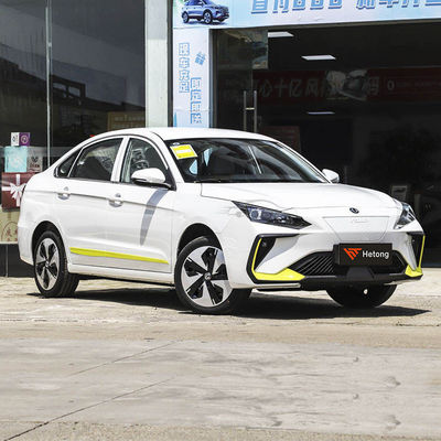 Ηλεκτρικό όχημα υψηλής ταχύτητας Dongfeng E70 Pro με 5 θέσεις και τριτογενή μπαταρία λιθίου