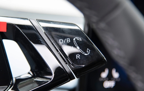 Βιώστε πολυτέλεια και απόδοση με το VW ID.4X Pro Pure SUV Ένα ηλεκτρικό όχημα
